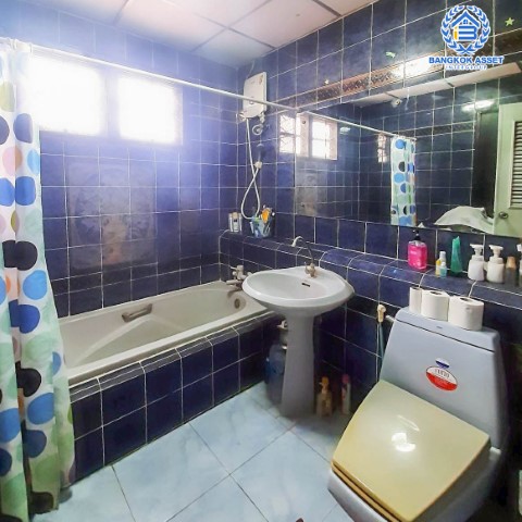 *****บ้านเดี่ยวมือสองย่านนนทบุรี ม.ชลลดา บางบัวทอง เนื้อที่กว้างขวางมากถึง 83 ตร.ว. ฟังก์ชัน 5 ห้องนอน 4 ห้องน้ำ ที่จอดรถ 4 คัน จากแบรนด์ L&H ฟรี! เครื่องปรับอากาศ 6 เครื่อง บ้านกว้าง พื้นที่ใช้สอยเยอะ ตั้งอยู่บนทำเลแห่งการเดินทาง ใกล้รถไฟฟ้าสายสีม่วง "สถานีบางพลู" และจุดขึ้นทางด่วน "งามวงศ์วาน" จองเลย!